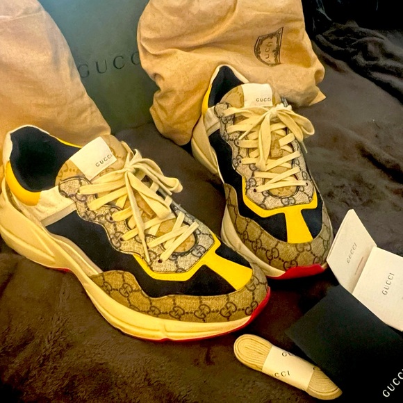 Gently worn Gucci Sneakers. Look new, worn less than 5 times. - Picture 5 of 6